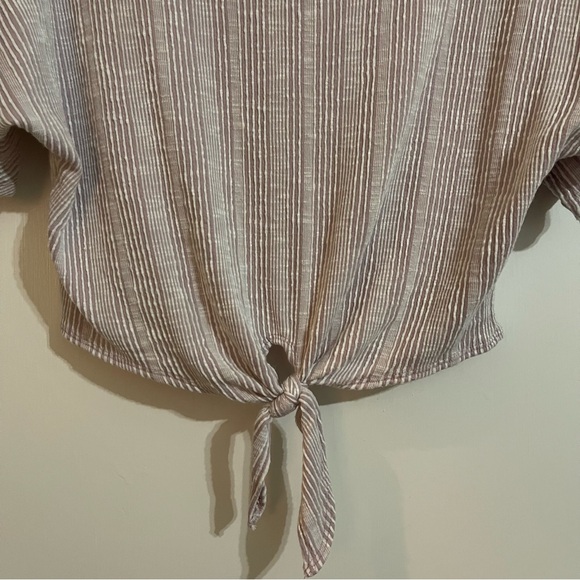 Caution To The Wind Lavender and White Striped Tie-Front Women’s Top Size Small - Picture 3 of 11